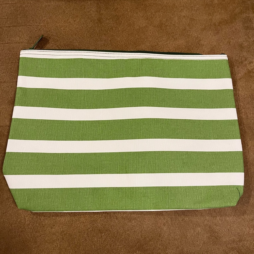 Thirty-one zipper pouch.  New